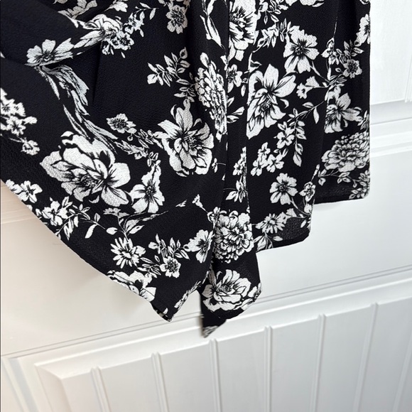 Premier Amour Women's Black And White Floral Off The Shoulder Romper Sz 6 - Picture 8 of 11